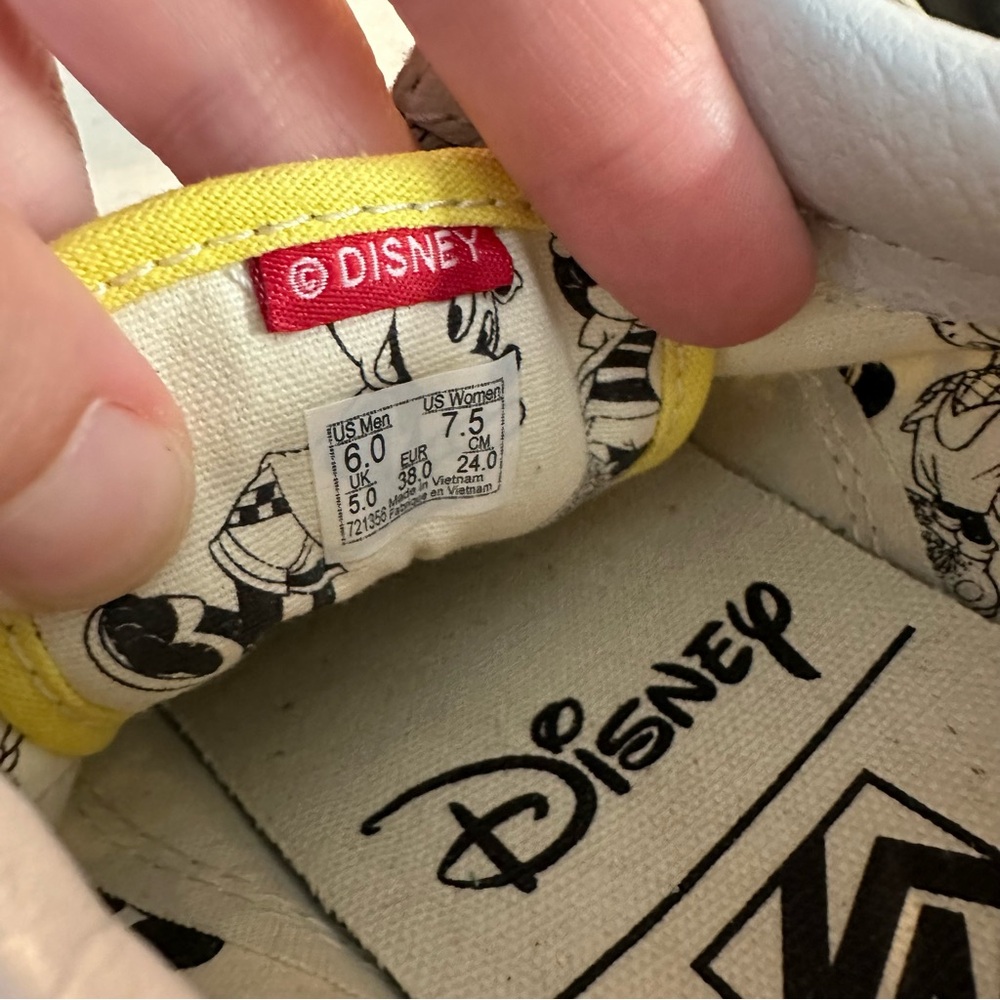 Vans Old Skool Disney 80's Mickey Shoes 90th Anniversary Sneakers Size 7.5 - Picture 9 of 9